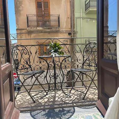 Sicily Maison 1883 *